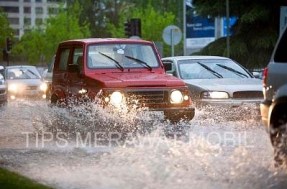 Tips Mobil Saat Banjir
